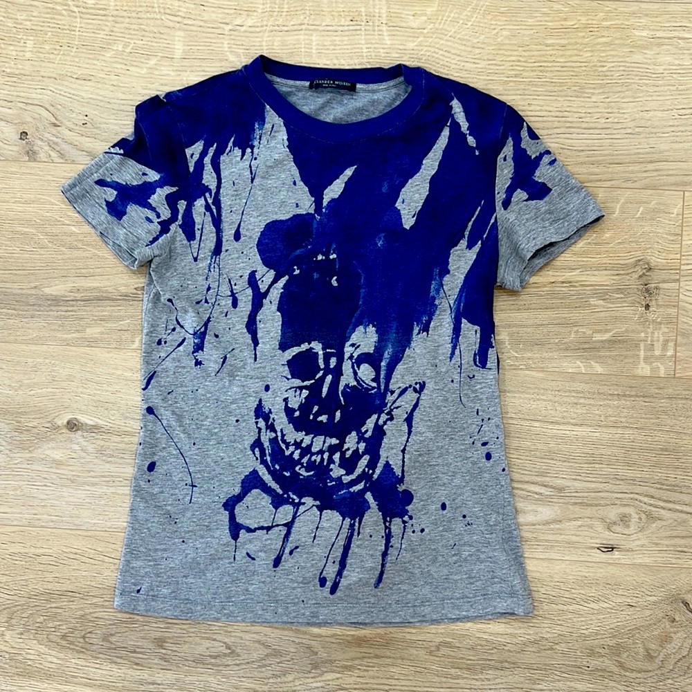 WOMEN ALEXANDRE MQUEEN T-SHIRT USED.